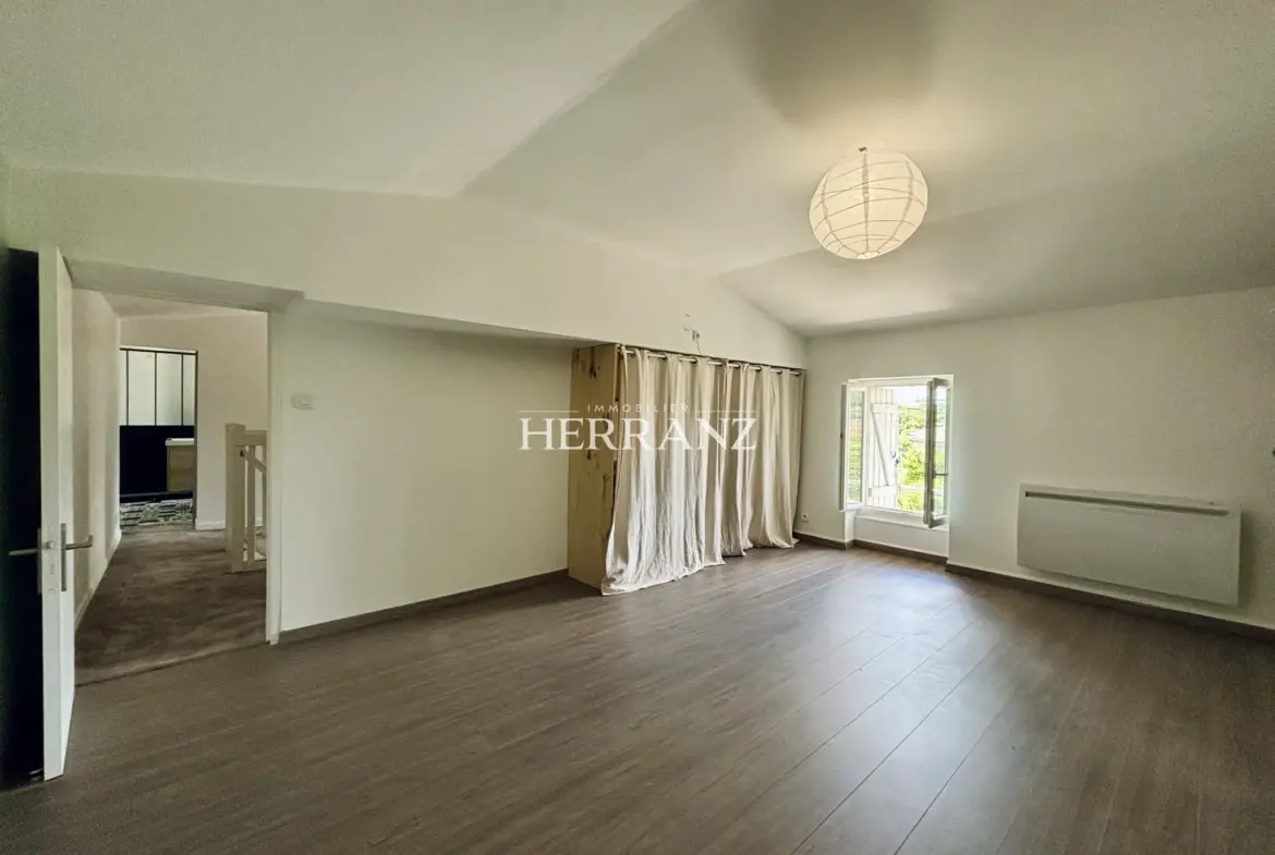 Maison en pierre de 160 m² avec 3 chambres à Saint-Germain du Puch 