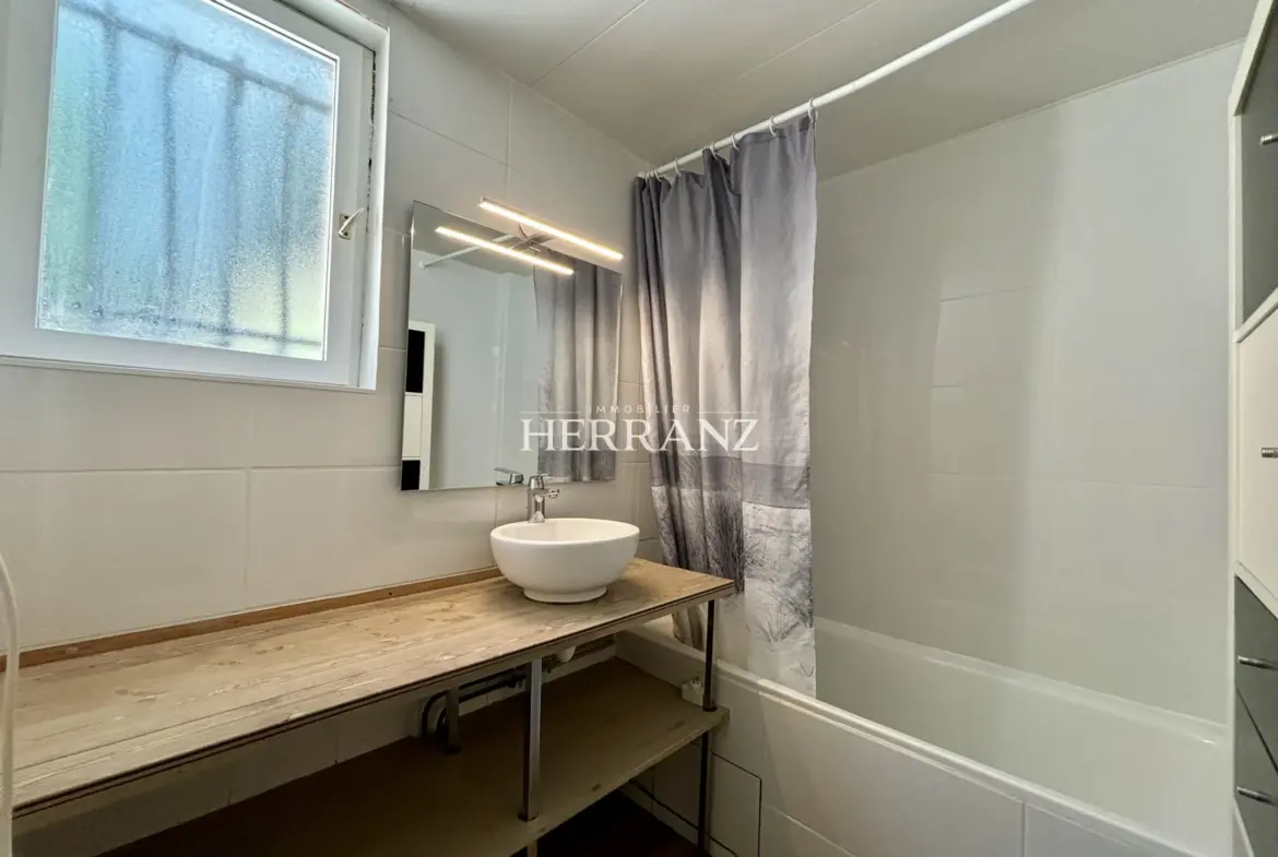Maison en pierre de 160 m² avec 3 chambres à Saint-Germain du Puch 