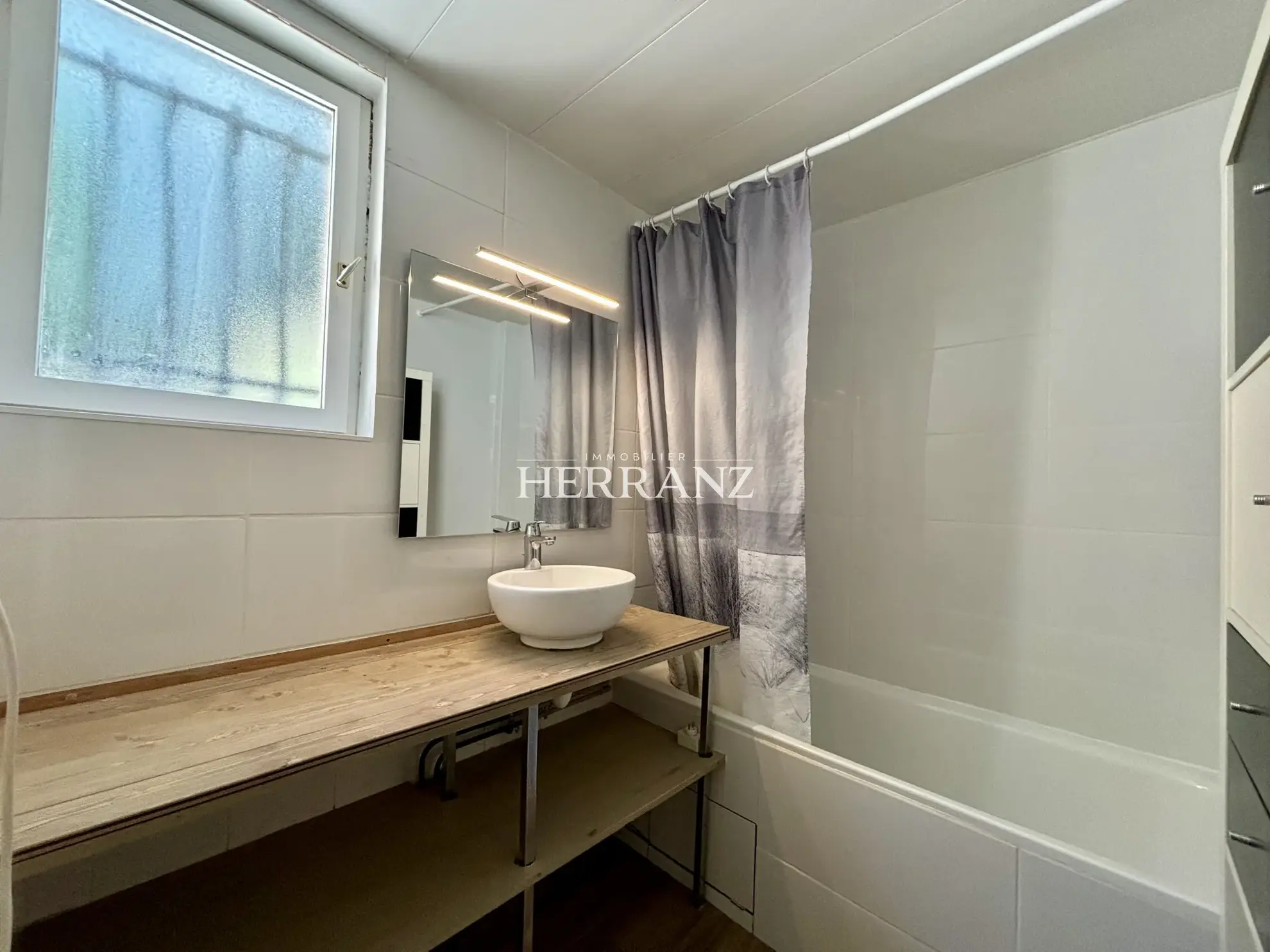 Maison en pierre de 160 m² avec 3 chambres à Saint-Germain du Puch 