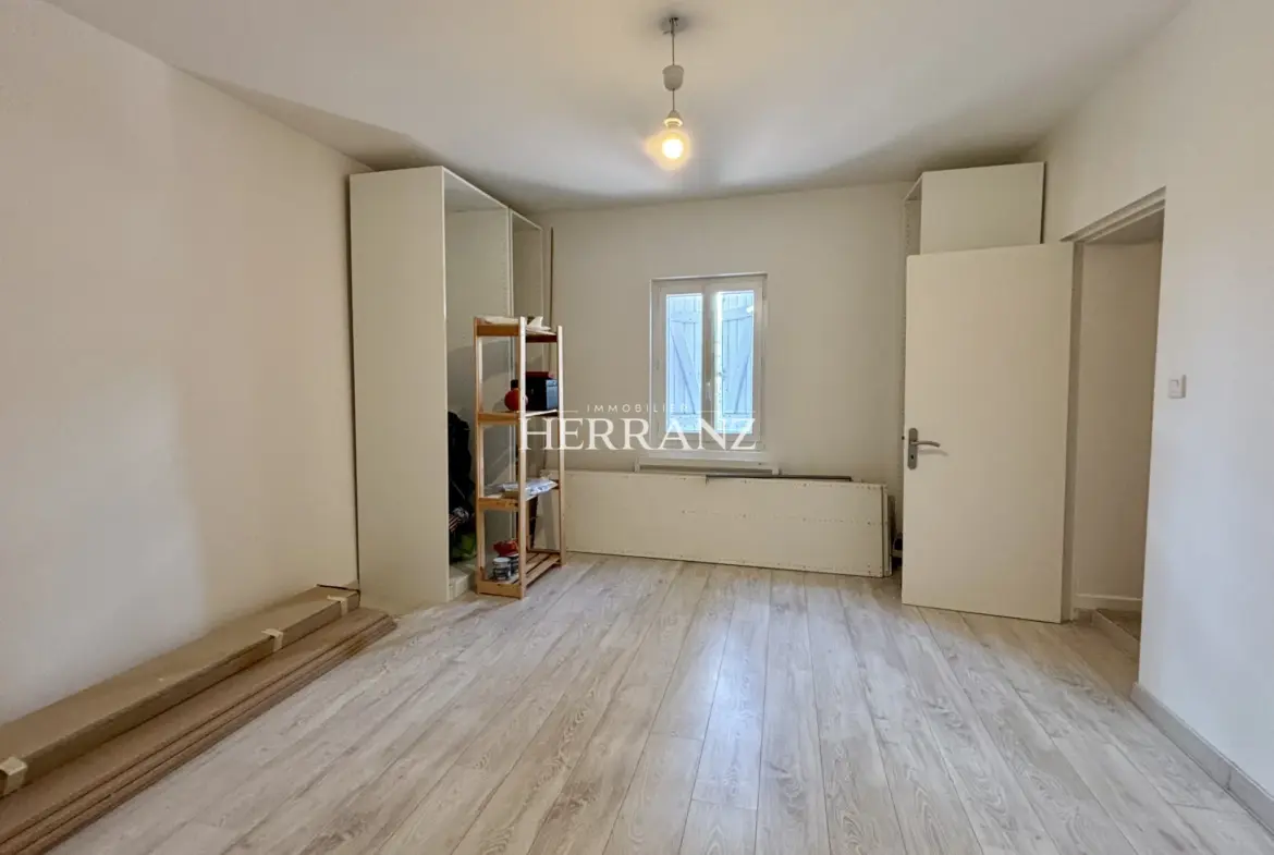 Maison en pierre de 160 m² avec 3 chambres à Saint-Germain du Puch 