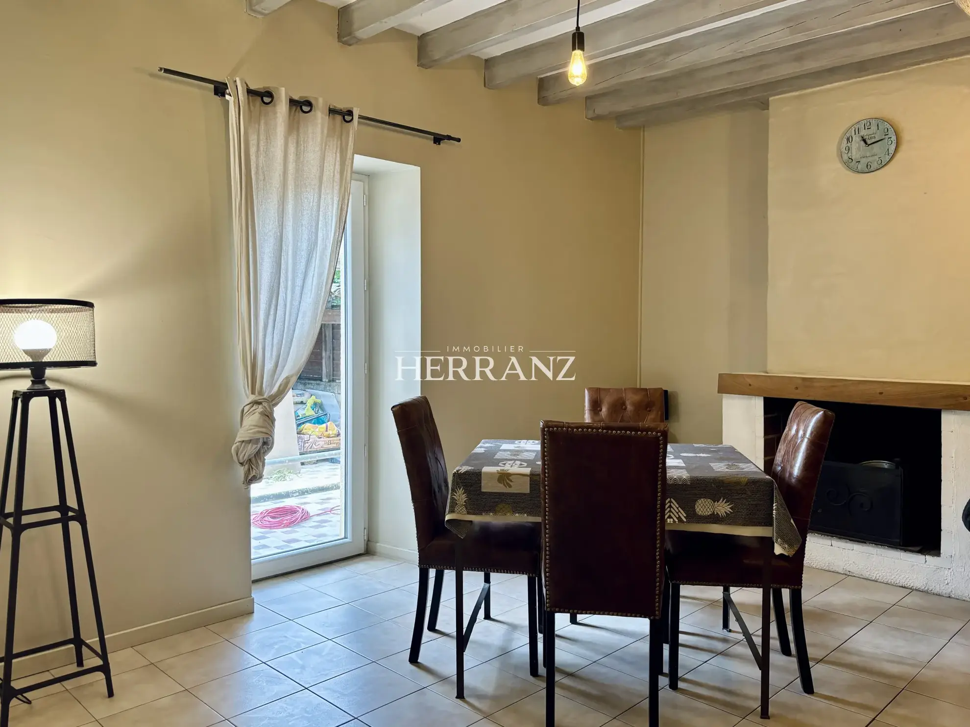 Maison en pierre de 160 m² avec 3 chambres à Saint-Germain du Puch 