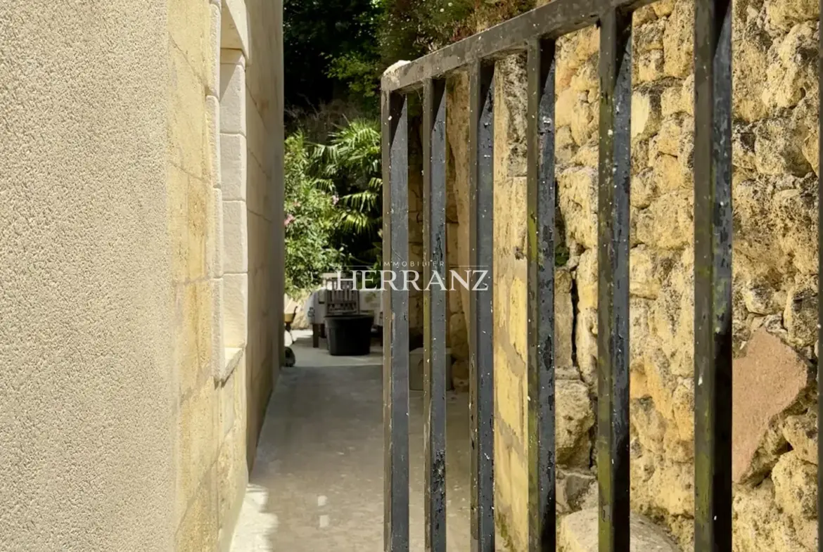 Maison en pierre de 160 m² avec 3 chambres à Saint-Germain du Puch 