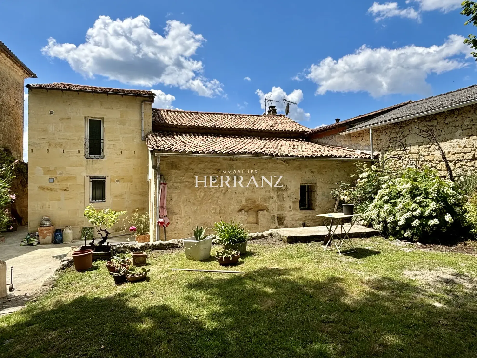 Maison en pierre de 160 m² avec 3 chambres à Saint-Germain du Puch 