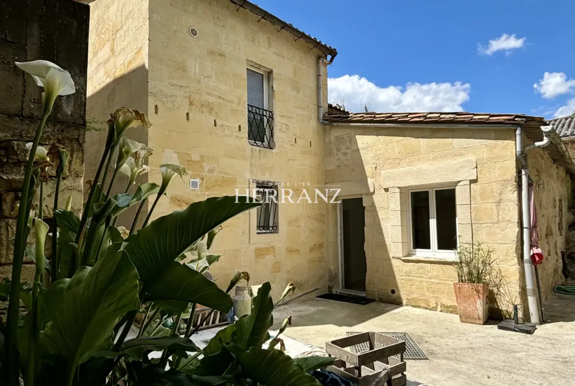 Maison en pierre de 160 m² avec 3 chambres à Saint-Germain du Puch 