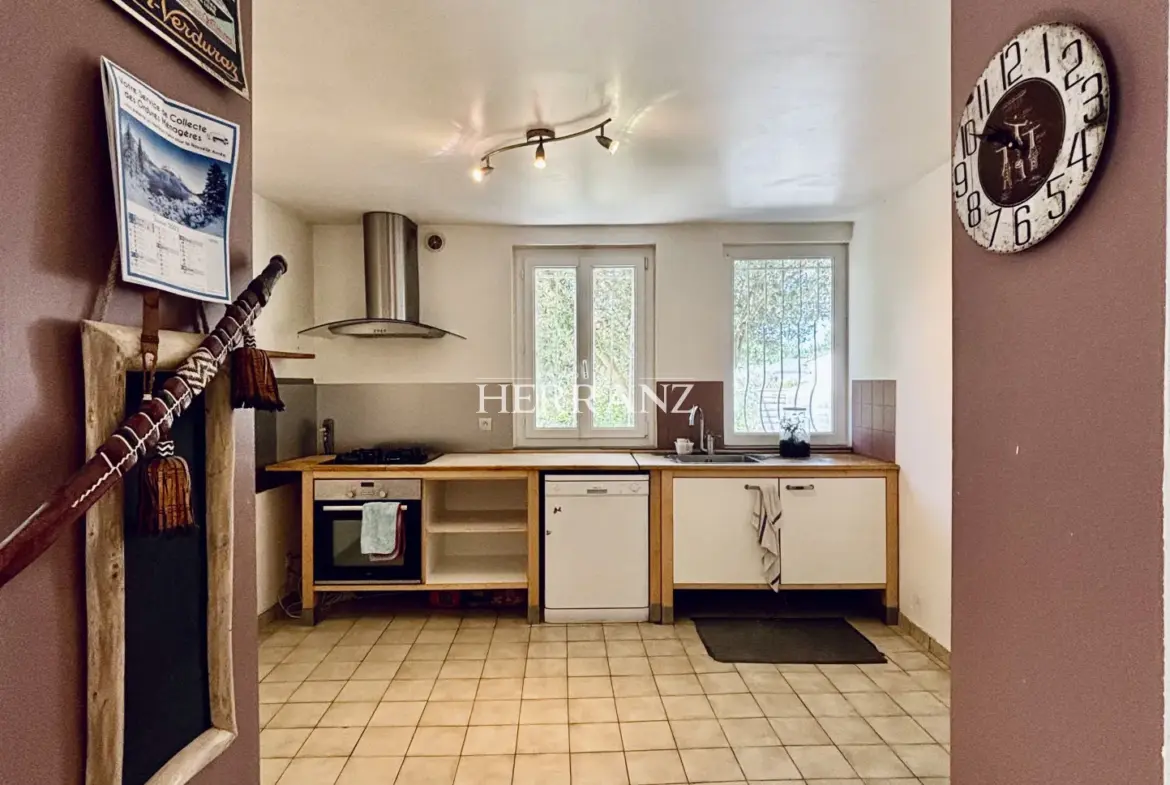 Maison en pierre de 160 m² avec 3 chambres à Saint-Germain du Puch 