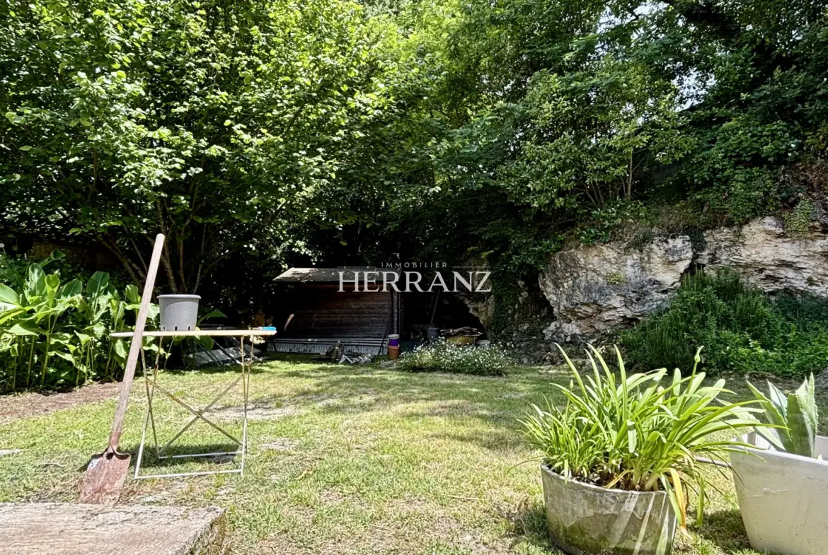 Maison en pierre de 160 m² avec 3 chambres à Saint-Germain du Puch 
