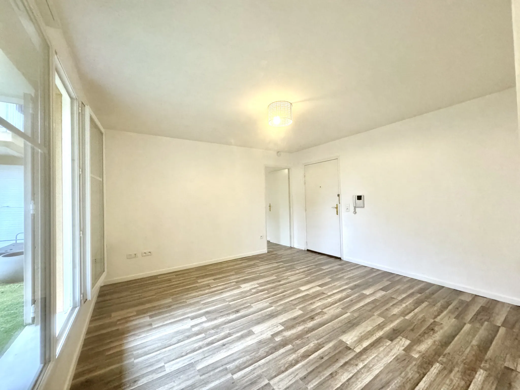 T2 à vendre 41,27 m² avec terrasse à CHELLES, proche centre ville 