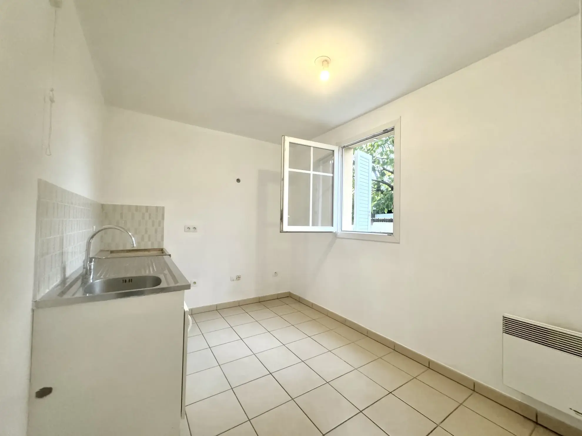 T2 à vendre 41,27 m² avec terrasse à CHELLES, proche centre ville 
