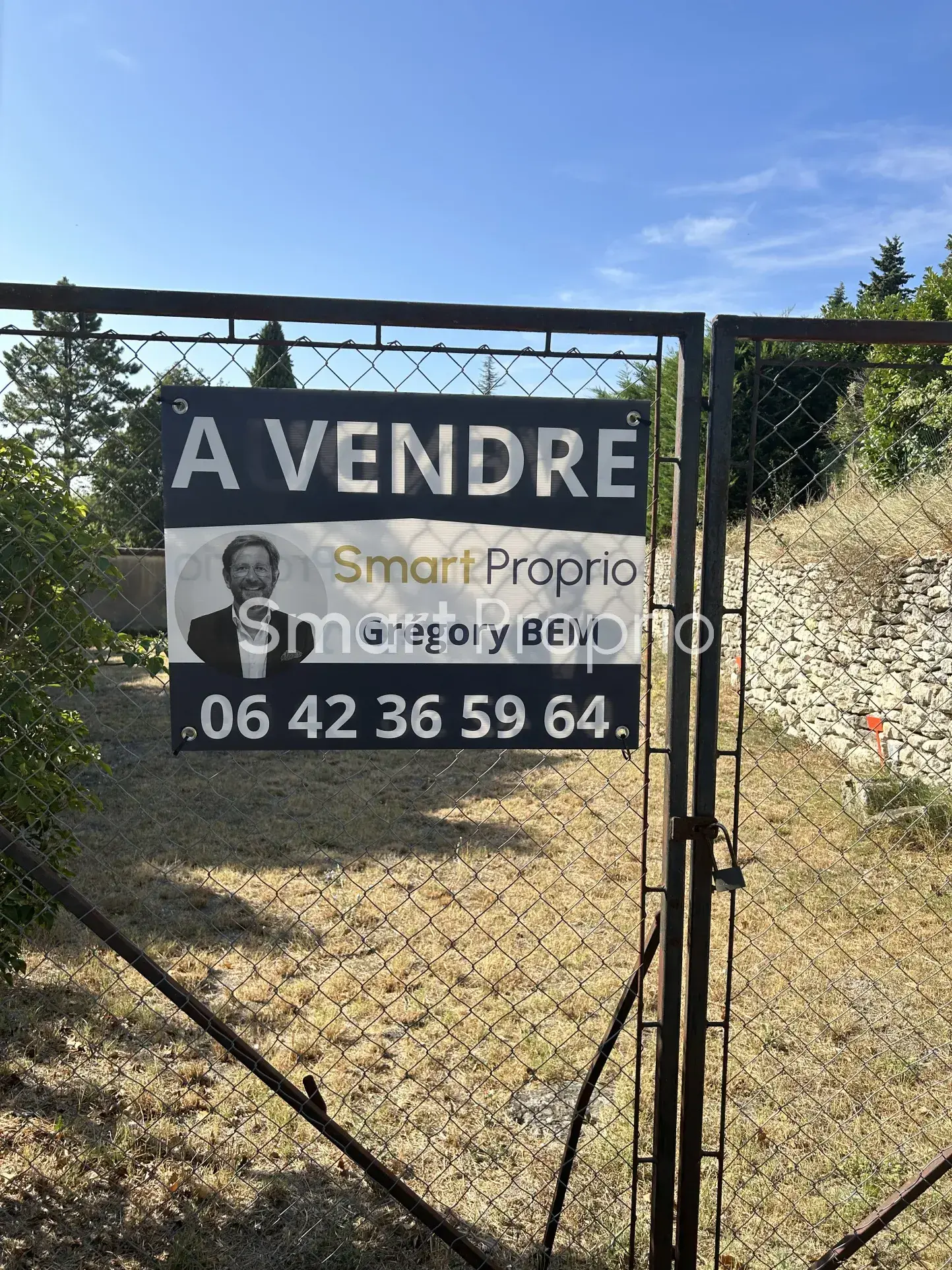 Terrain constructible de 456m2 à Montségur-sur-Lauzon 