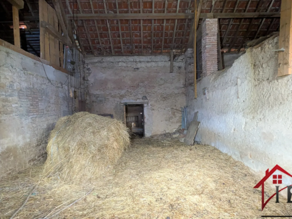 Fermette à rénover à Beauvernois - 138 m² sur 6600 m² de terrain 