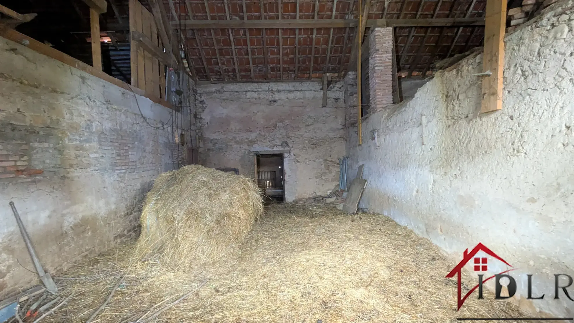 Fermette à rénover à Beauvernois - 138 m² sur 6600 m² de terrain 