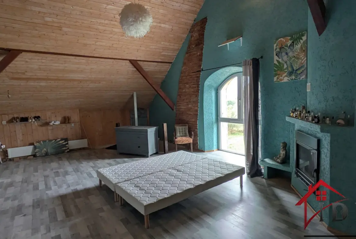 Fermette à rénover à Beauvernois - 138 m² sur 6600 m² de terrain 