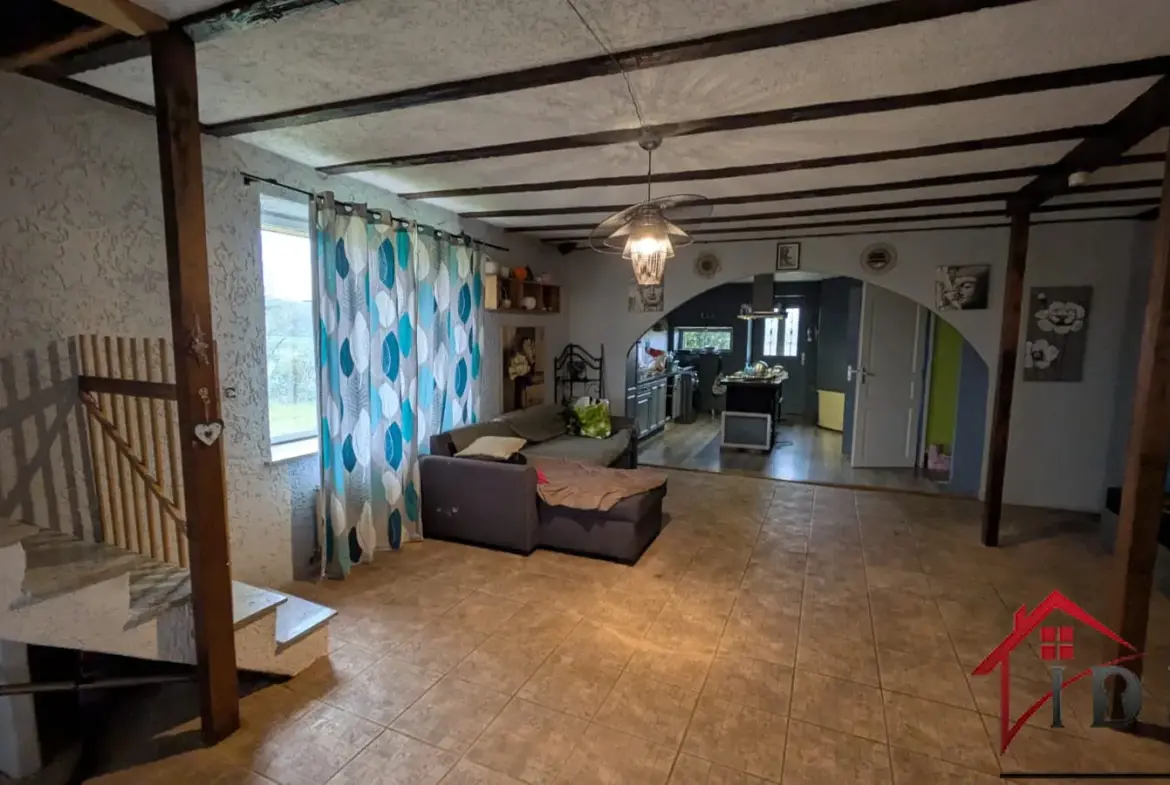 Fermette à rénover à Beauvernois - 138 m² sur 6600 m² de terrain 
