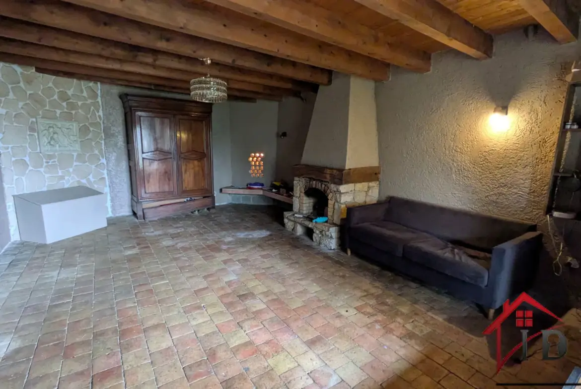 Fermette à rénover à Beauvernois - 138 m² sur 6600 m² de terrain 