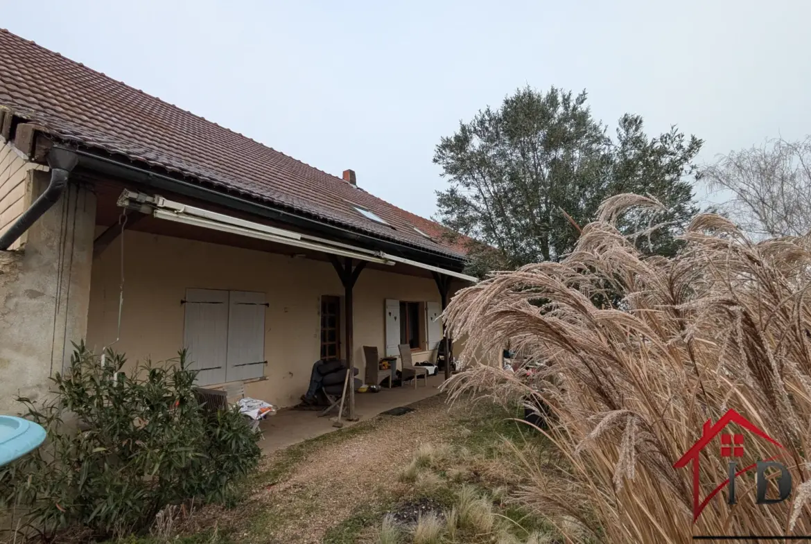 Fermette à rénover à Beauvernois - 138 m² sur 6600 m² de terrain 