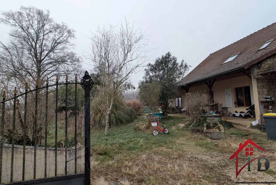 Fermette à rénover à Beauvernois - 138 m² sur 6600 m² de terrain 