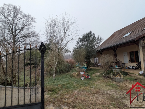 Fermette à rénover à Beauvernois - 138 m² sur 6600 m² de terrain 