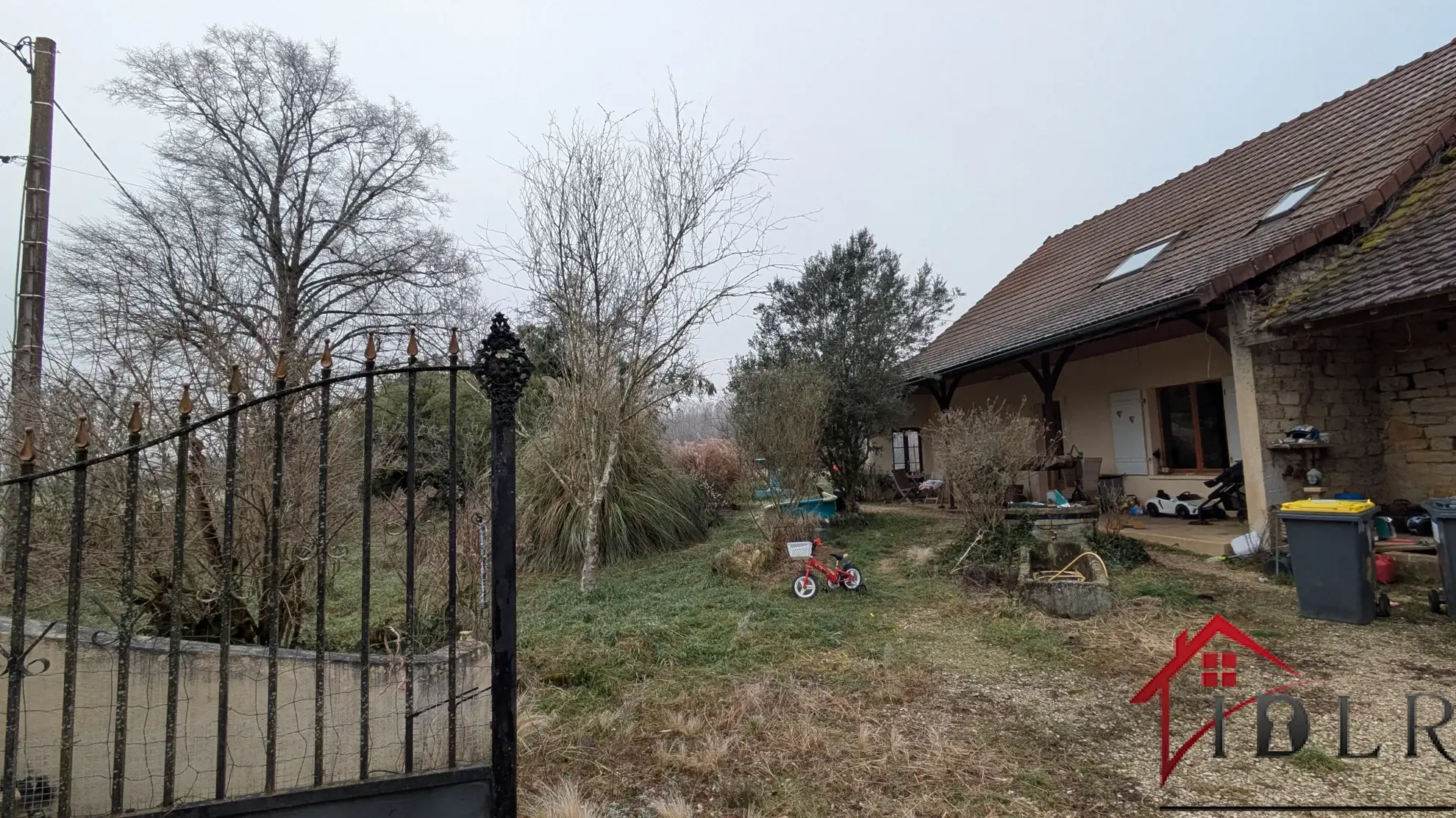 Fermette à rénover à Beauvernois - 138 m² sur 6600 m² de terrain 