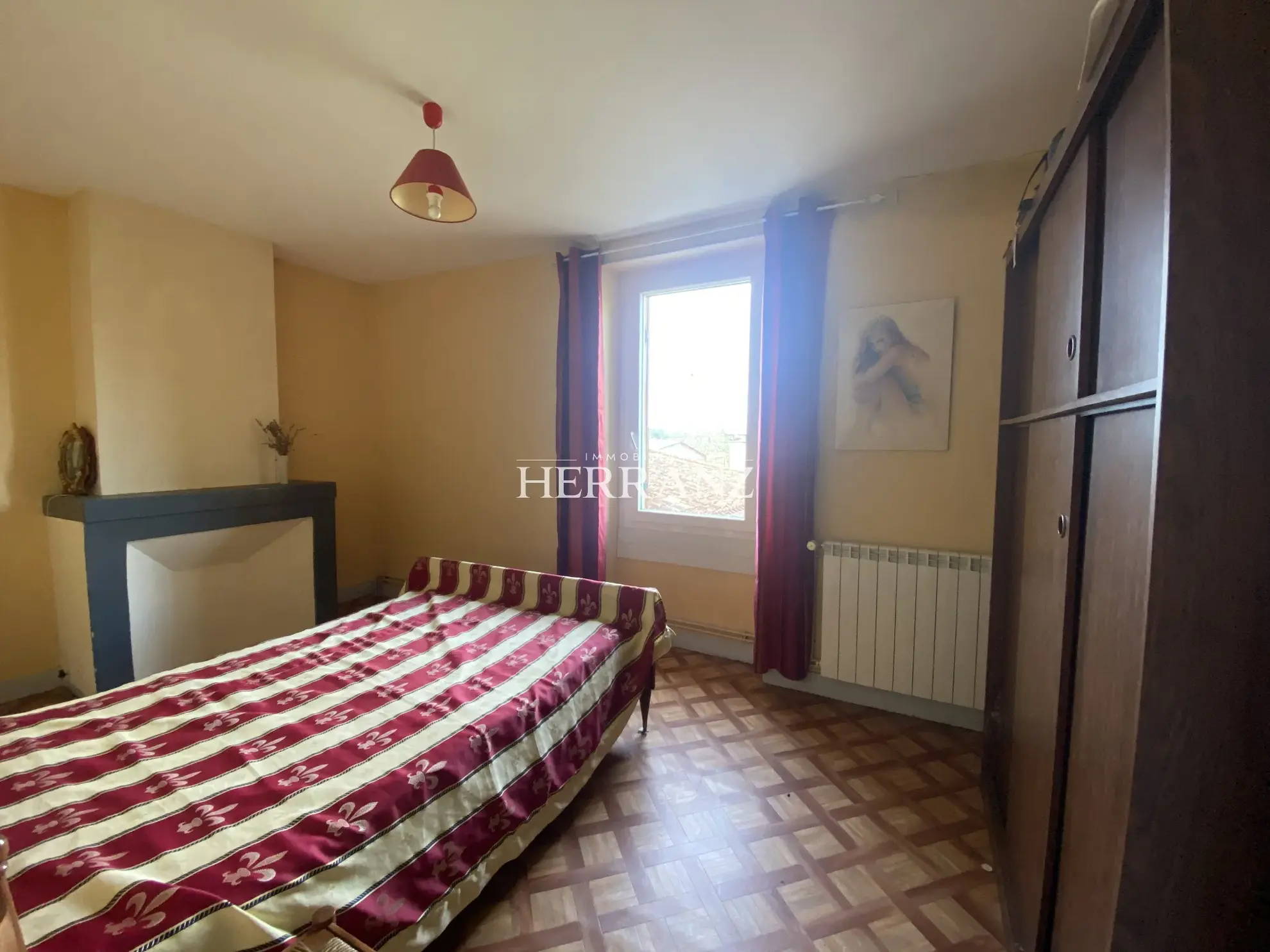Maison familiale avec belle façade en moellon - 218 m² à Les Salles de Castillon 