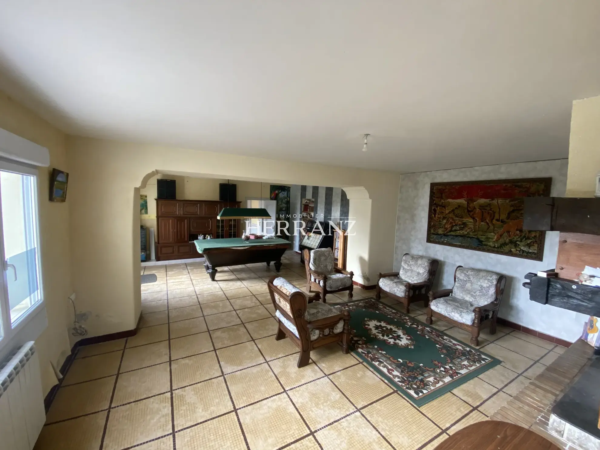 Maison familiale avec belle façade en moellon - 218 m² à Les Salles de Castillon 