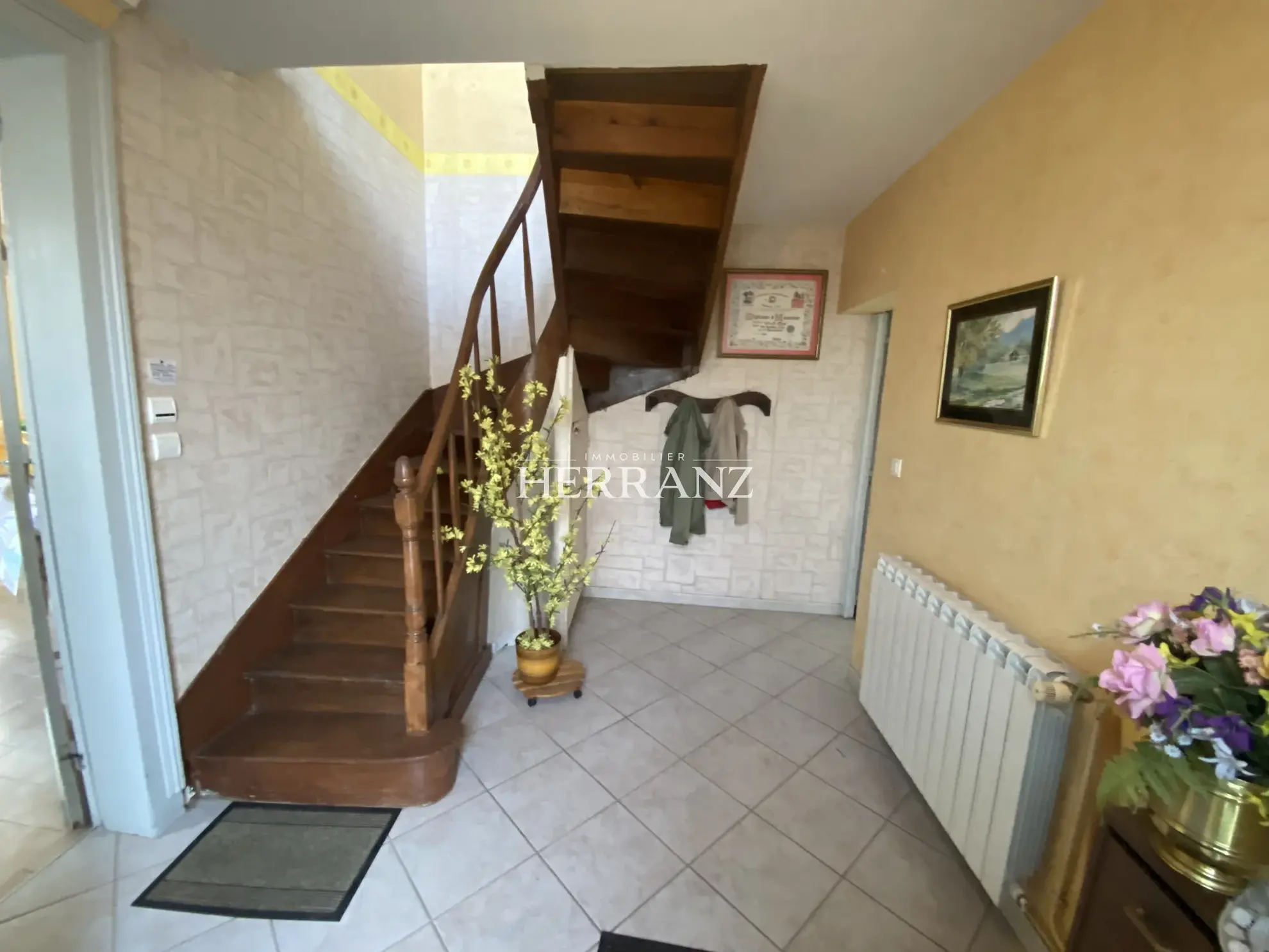 Maison familiale avec belle façade en moellon - 218 m² à Les Salles de Castillon 