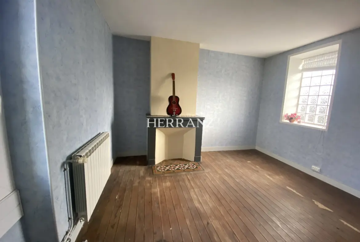 Maison familiale avec belle façade en moellon - 218 m² à Les Salles de Castillon 