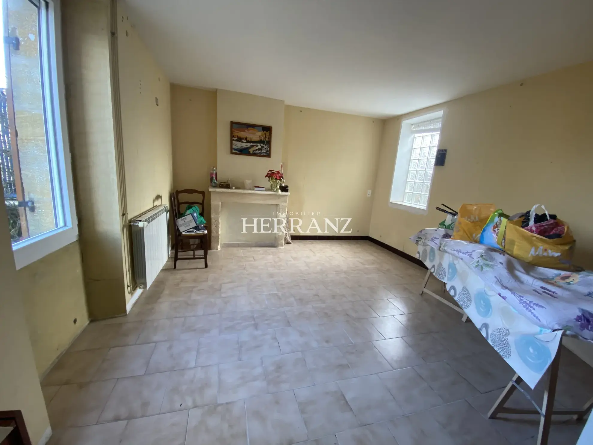 Maison familiale avec belle façade en moellon - 218 m² à Les Salles de Castillon 