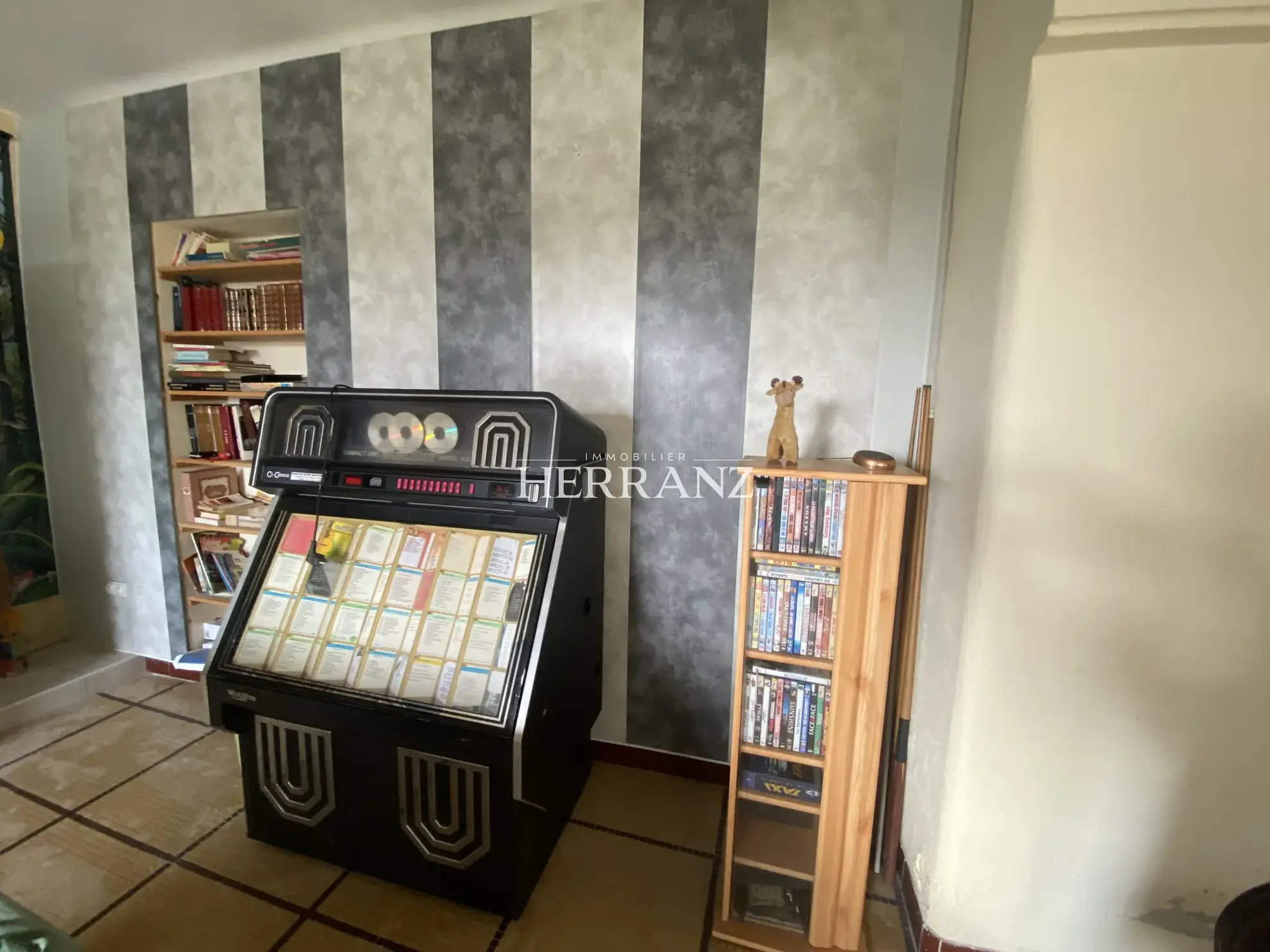 Maison familiale avec belle façade en moellon - 218 m² à Les Salles de Castillon 