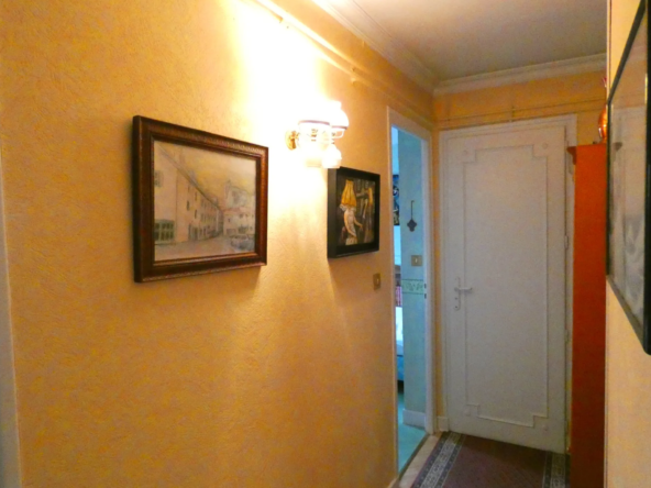 À vendre : Appartement T4 à Aurillac avec balcon et garage 