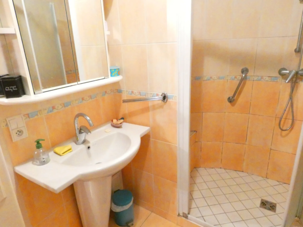 À vendre : Appartement T4 à Aurillac avec balcon et garage 