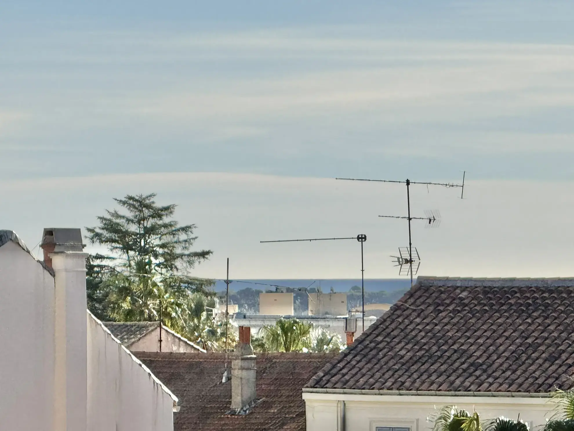 Charmant T2 avec vue dégagée et véranda à Hyères 