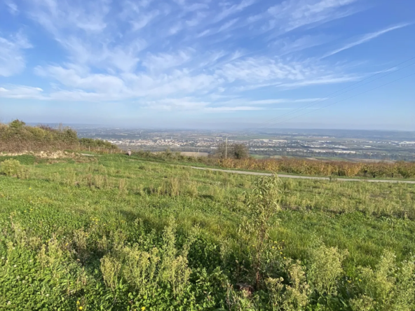 Terrain constructible de 1190 m2 à Bogy, Vallée du Rhône 