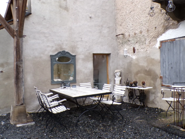 Vente Maison à Saint-Gérand-Le-Puy avec Atelier et Restaurant 