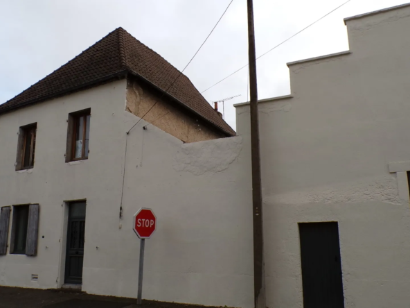 Vente Maison à Saint-Gérand-Le-Puy avec Atelier et Restaurant 