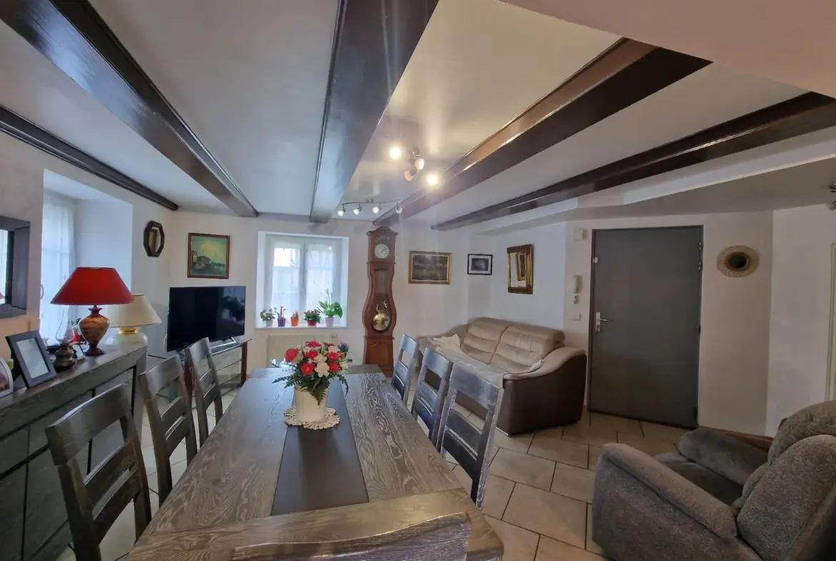 À vendre : Triplex soigné à Bettendorf avec terrasse ensoleillée 