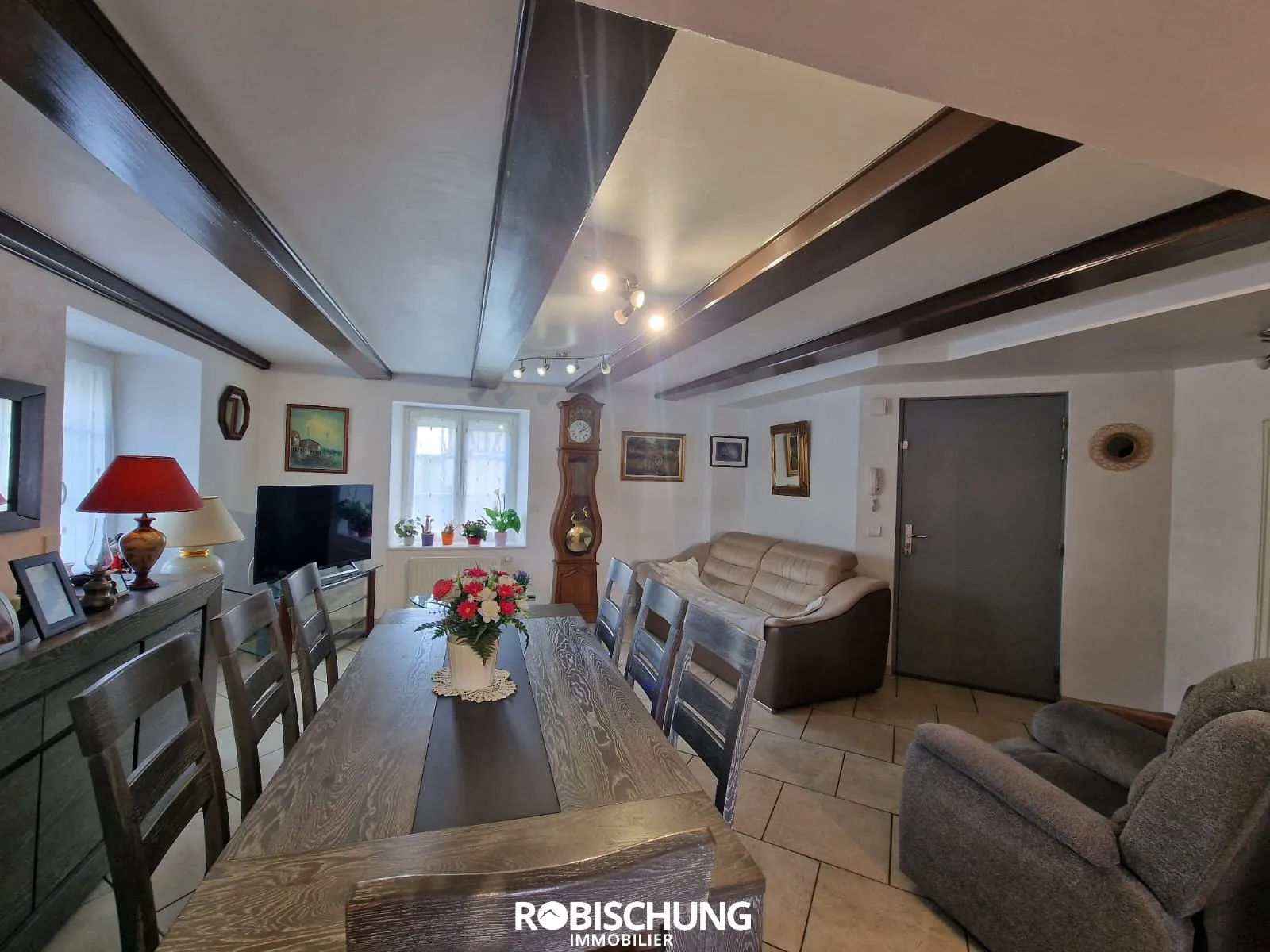 À vendre : Triplex soigné à Bettendorf avec terrasse ensoleillée 