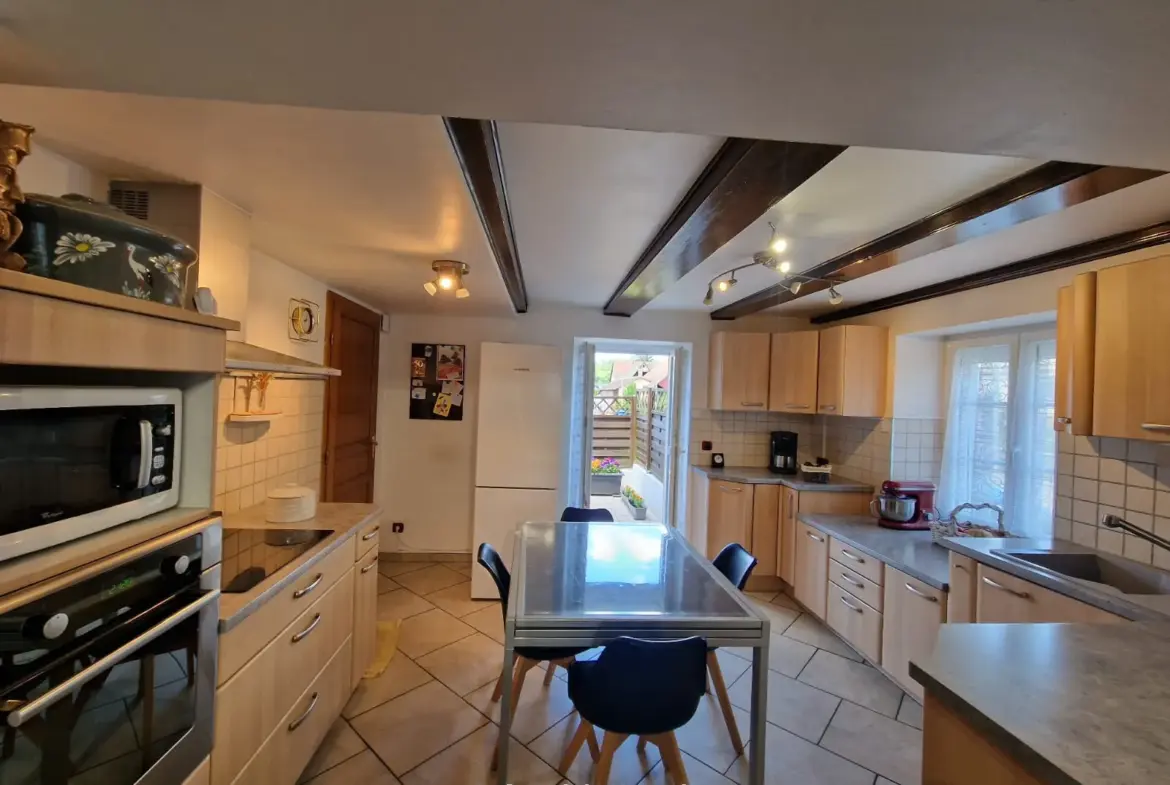 À vendre : Triplex soigné à Bettendorf avec terrasse ensoleillée 