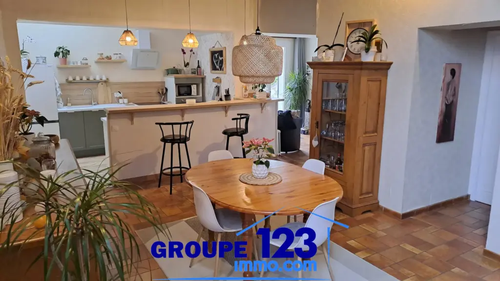 À vendre : Maison de ville avec 4 chambres et garage à Aillant-sur-Tholon