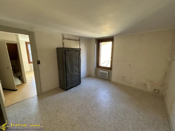 Maison 3 pièces à vendre à Châteldon - 50 m² avec grange et terrain 