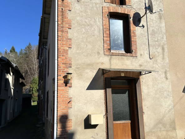 Maison 3 pièces à vendre à Châteldon - 50 m² avec grange et terrain 