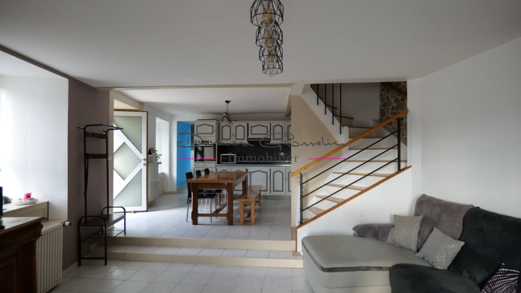 Maison de 160 m² avec 4 chambres à Cublize