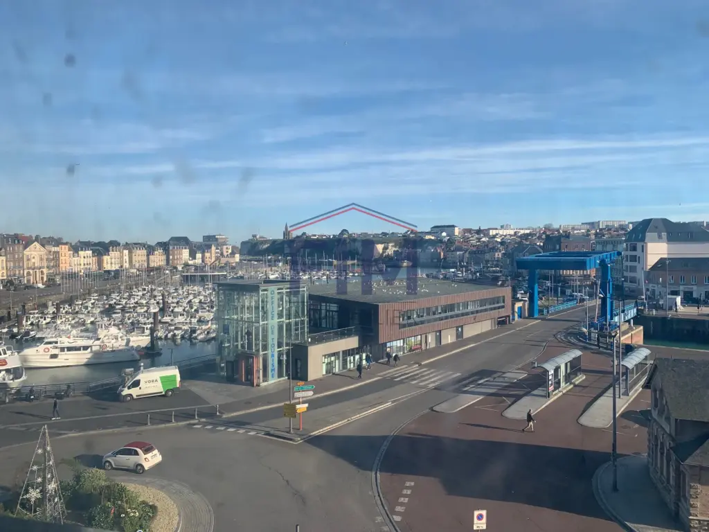 Appartement F2 rénové avec vue sur le port de plaisance de Dieppe