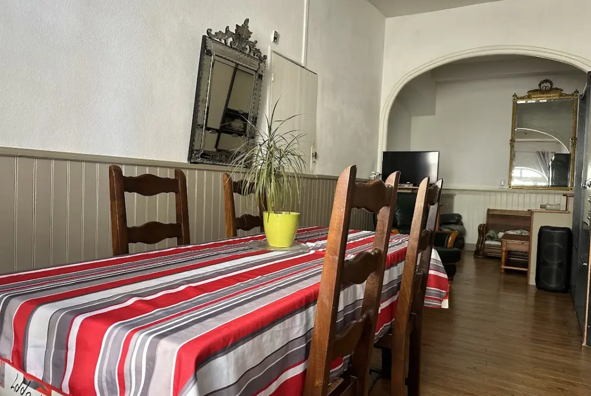 Belle maison en pierre avec patio en plein cœur de Fleurance 