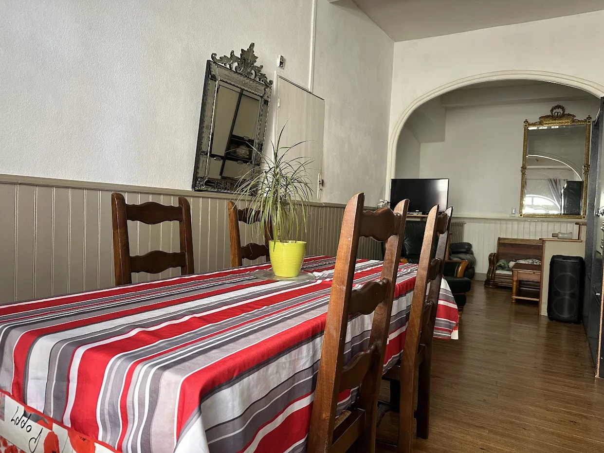Belle maison en pierre avec patio en plein cœur de Fleurance 