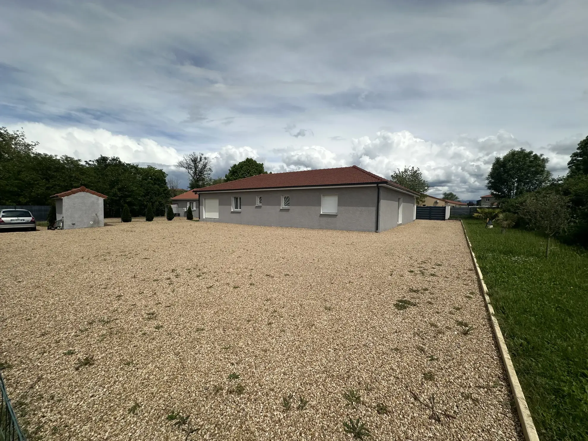 Villa récente de plain pied à vendre à Maringues 