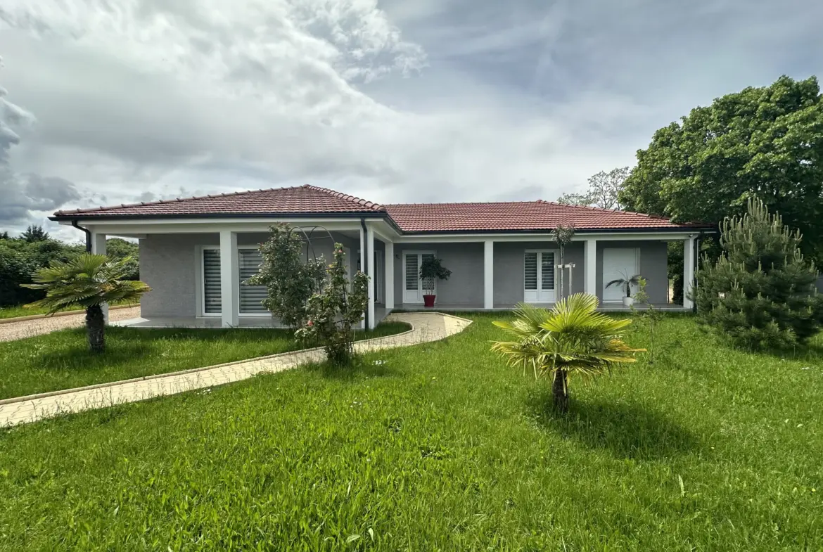 Villa récente de plain pied à vendre à Maringues 