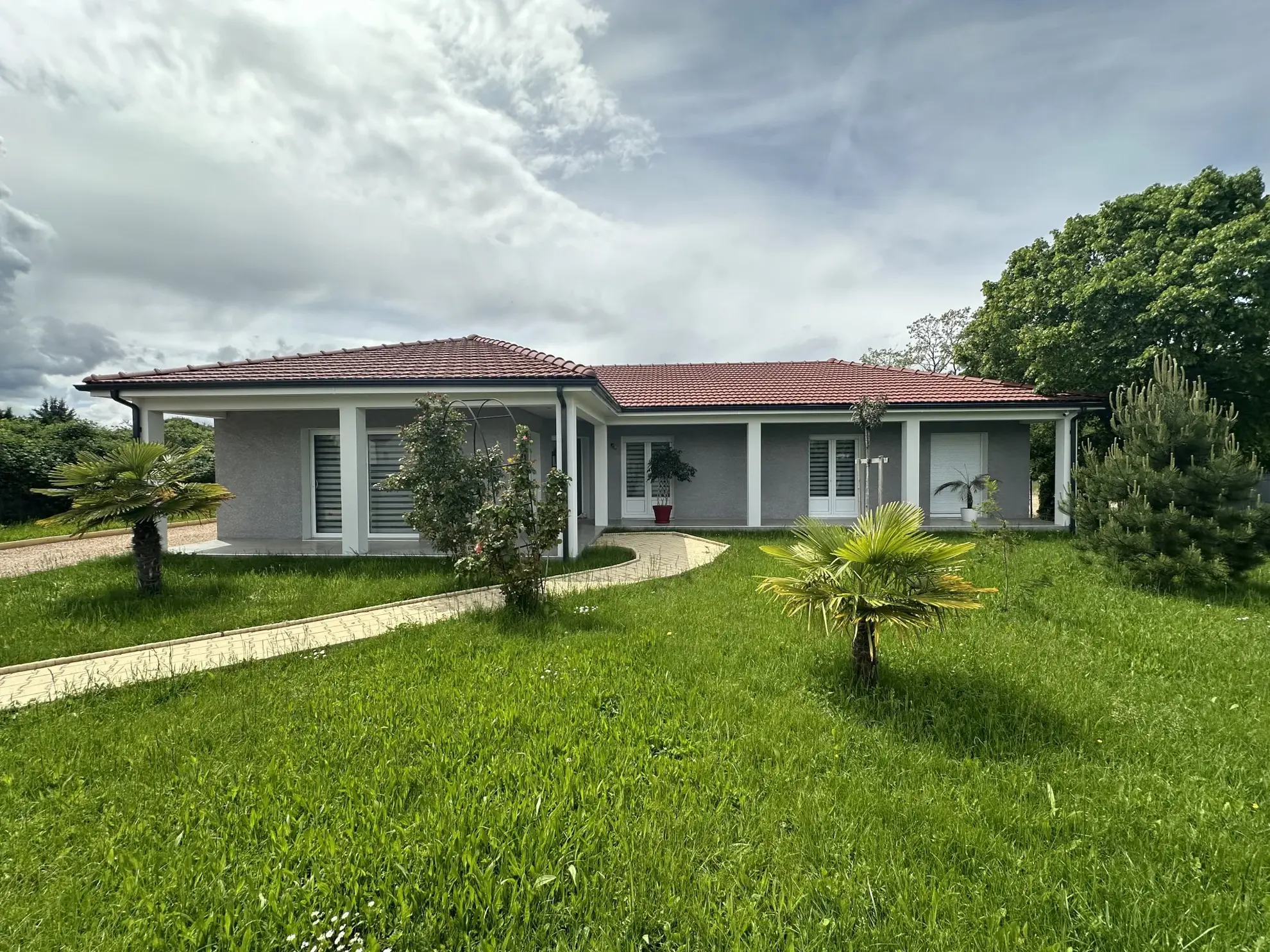 Villa récente de plain pied à vendre à Maringues 