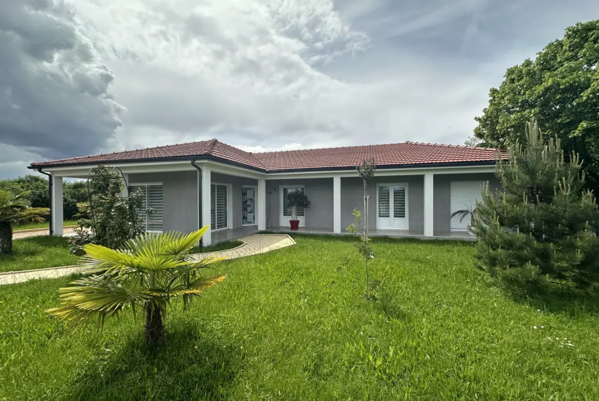 Villa récente de plain pied à vendre à Maringues 