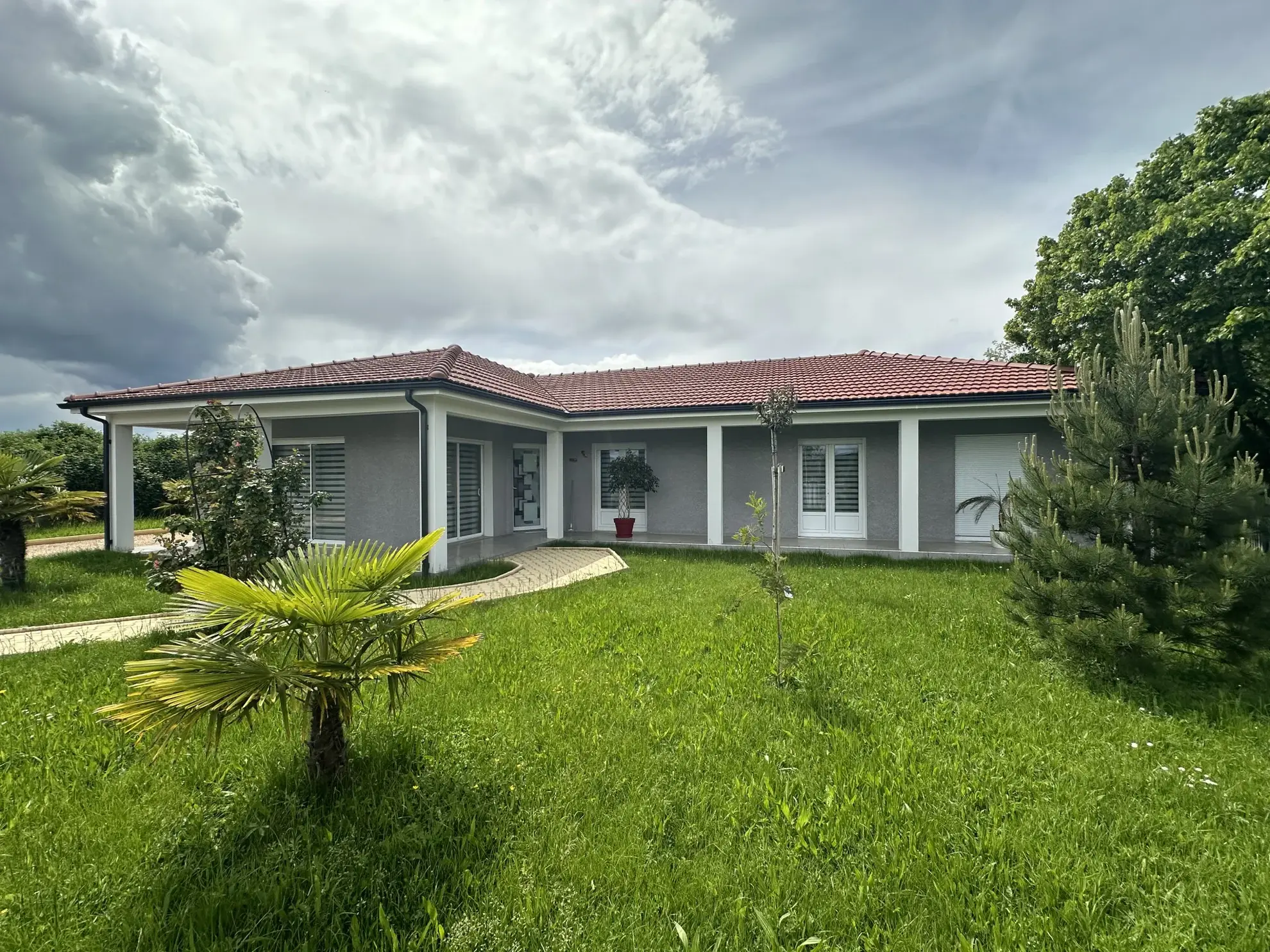Villa récente de plain pied à vendre à Maringues 