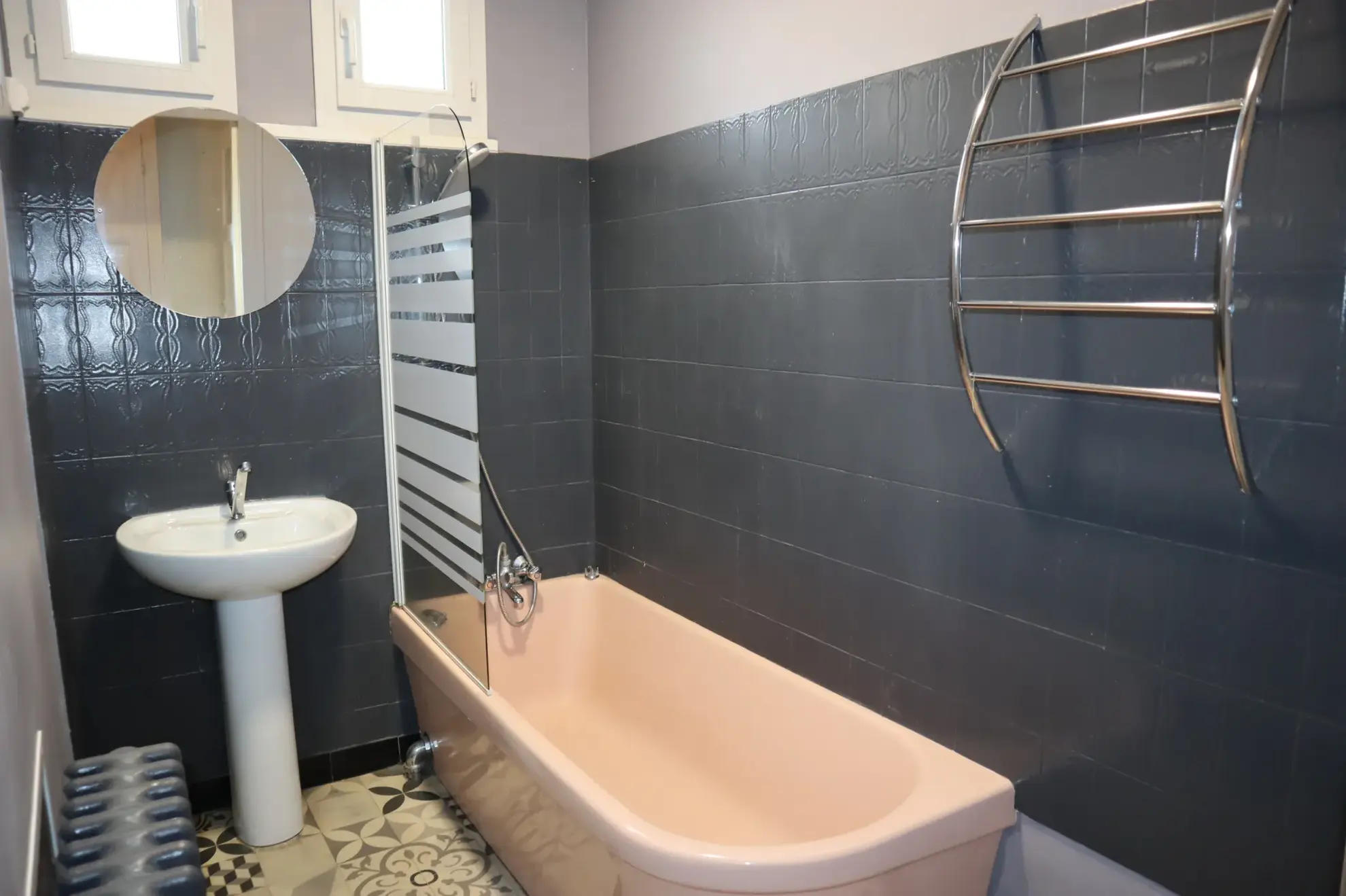 Maison spacieuse à vendre à Autun avec 5 chambres et 4 garages 